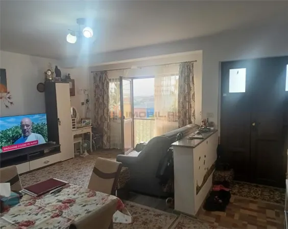 Casă 4 camere Uricani - poza 2