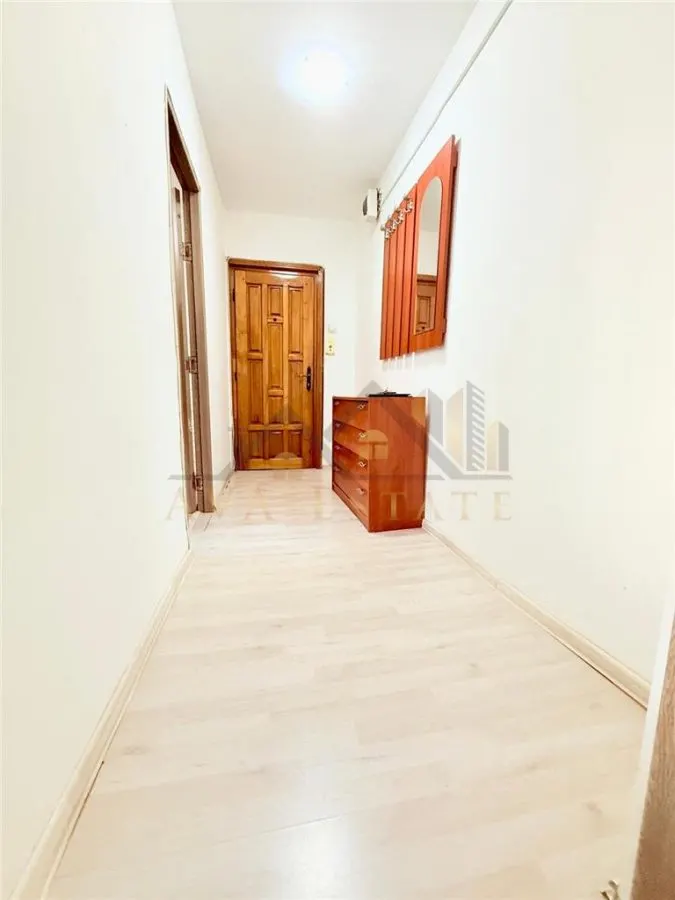 Apartament  2 camere,  semidecomandat, 56 mp - Zona Aradului - foto 3