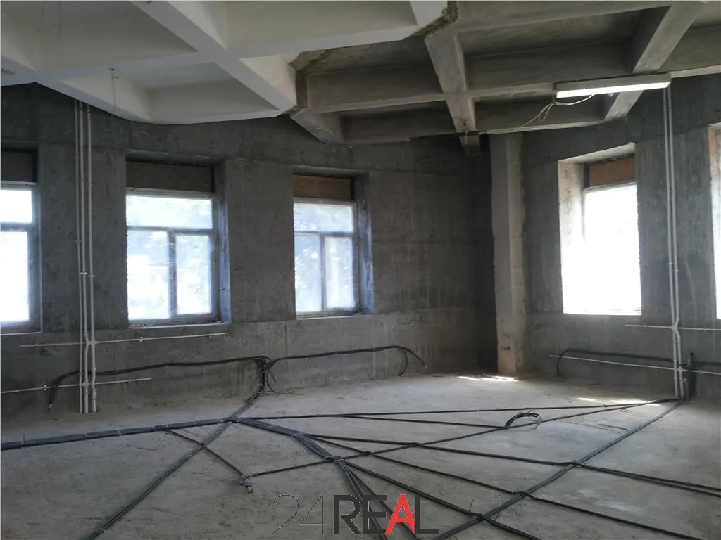 Cladire de birouri de vanzare - foto 3