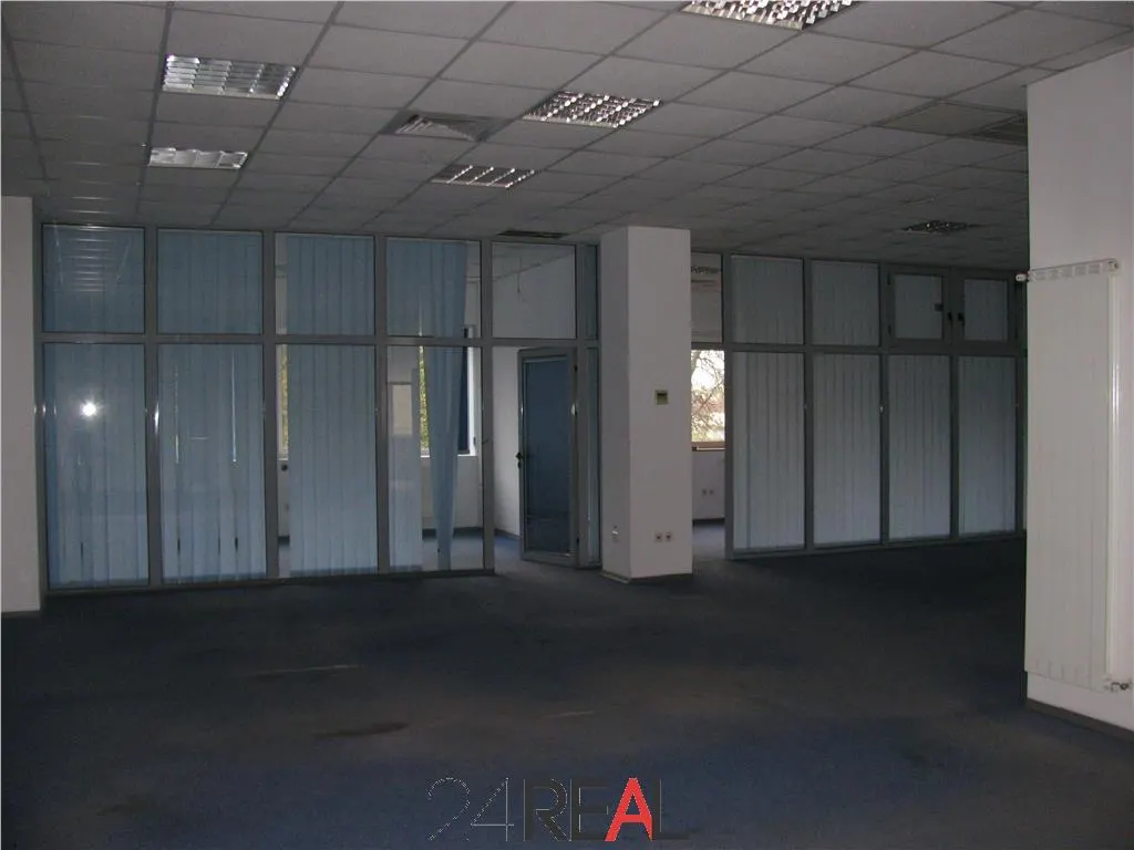 Vanzare cladire de  birouri in zona linistita - foto 11