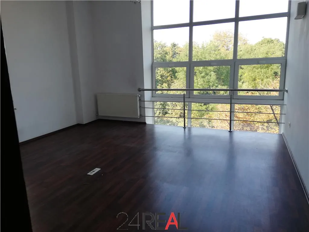 Vanzare cladire de  birouri in zona linistita - foto 5