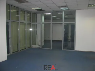 Vanzare cladire de  birouri in zona linistita - foto 10