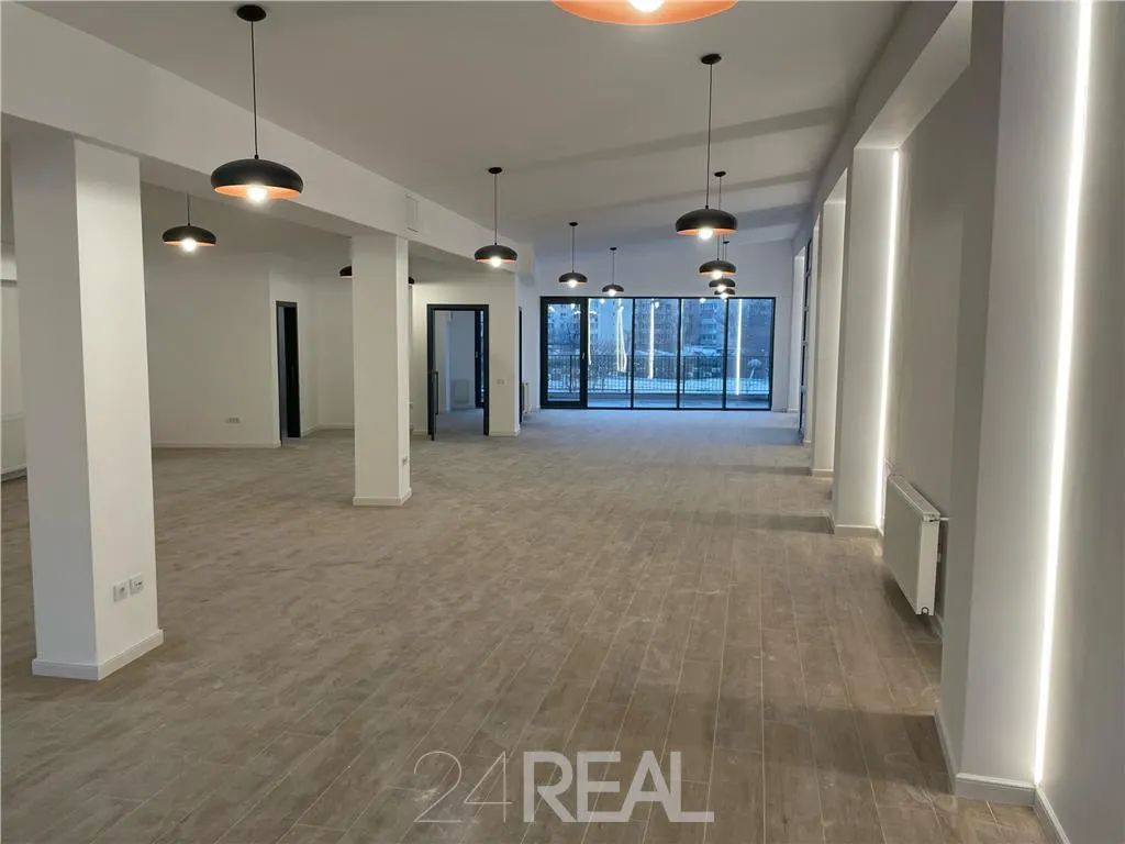 Spatii comercial stradal destinat birouri/showroom - foto 3
