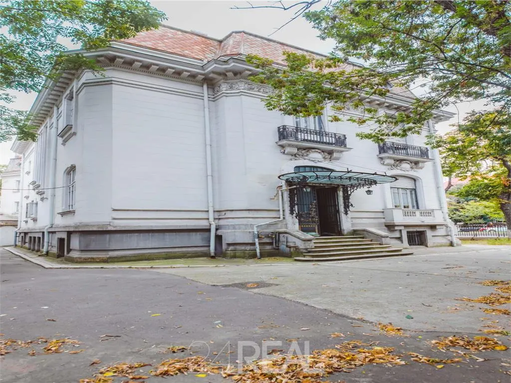 Inchiriere vila interbelica in zona stradala, ultracentrala - foto 14