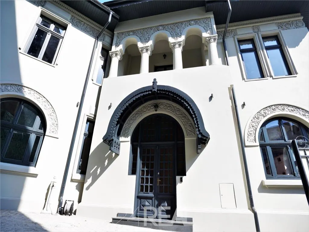 Vila de mari dimensiuni proaspat renovata - de vanzare - foto 1
