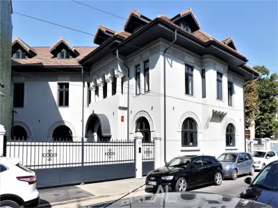 Vila de mari dimensiuni proaspat renovata - de vanzare - foto 2
