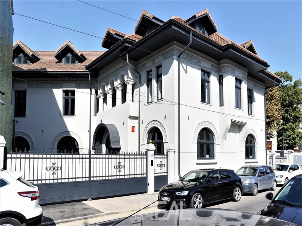 Vila de mari dimensiuni proaspat renovata - de vanzare - foto 2