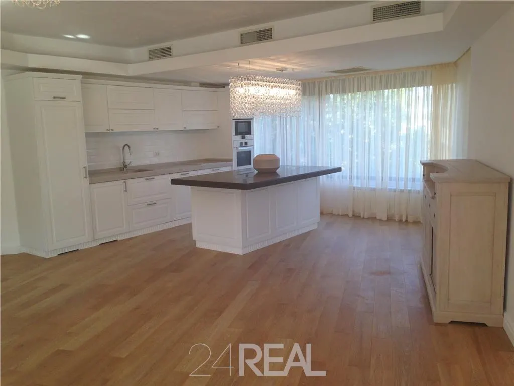 Inchiriere apartament pretabil rezidenta sau birou - foto 1