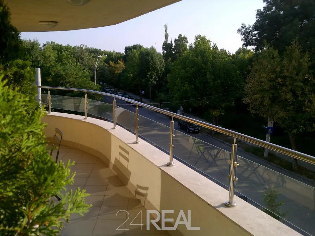 Inchiriere apartament pretabil rezidenta sau birou - foto 3