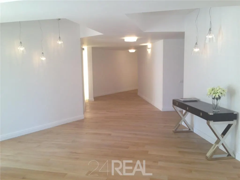Inchiriere apartament pretabil rezidenta sau birou - foto 9