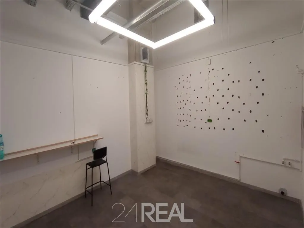 Spatii cu vad comercial si standuri - zona Piata Sudului - foto 8