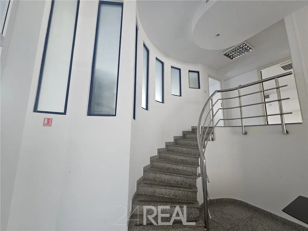 Inchiriere spatiu depozitare/showroom - foto 4
