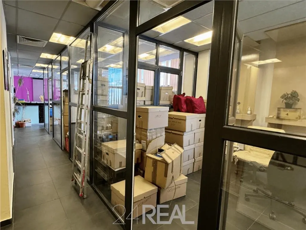 Spatiu comercial de inchiriat in zona Magheru langa McDonald''s - foto 6