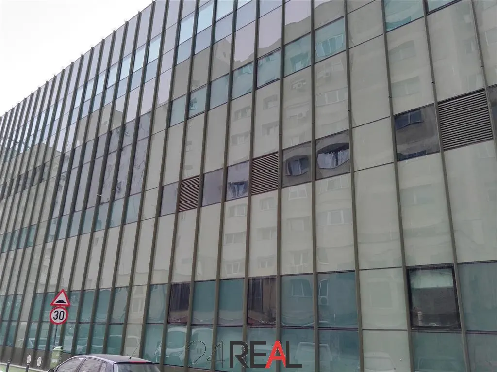 Vanzare cladire pe etaje - pretabil clinica, spital - foto 12