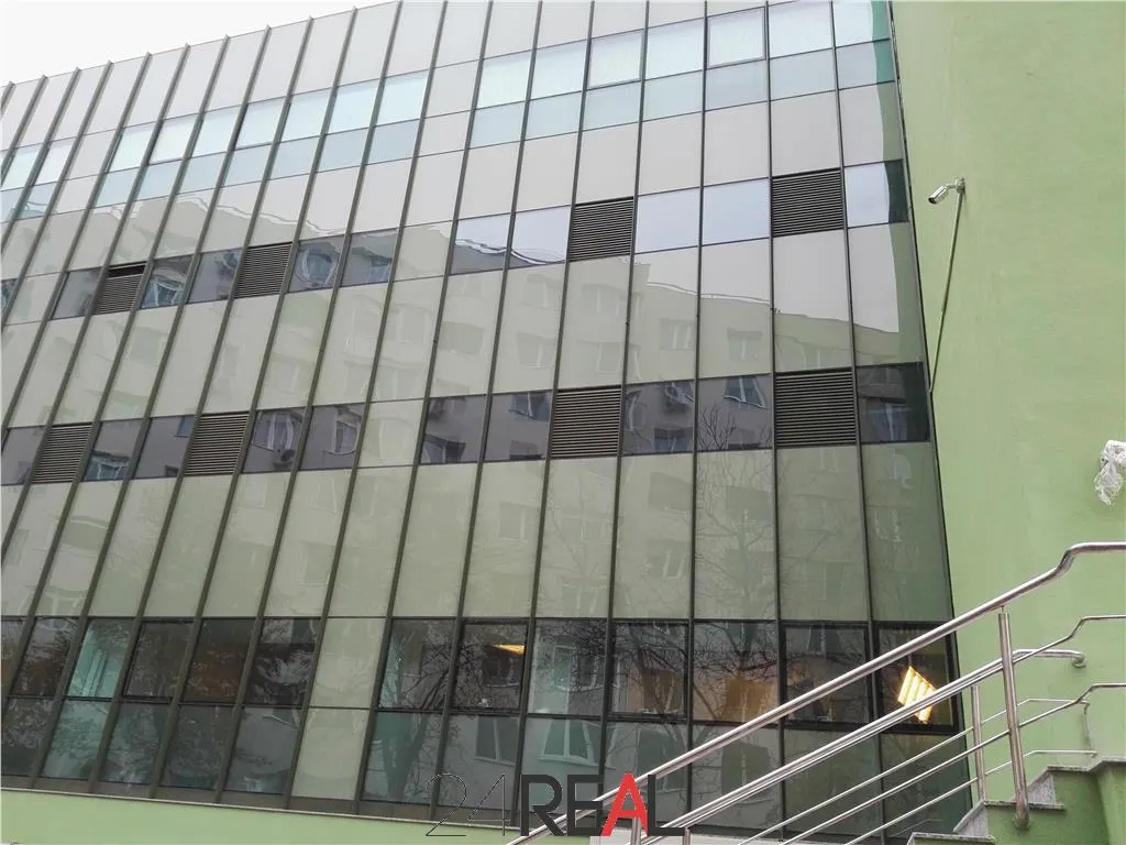 Vanzare cladire pe etaje - pretabil clinica, spital - foto 15