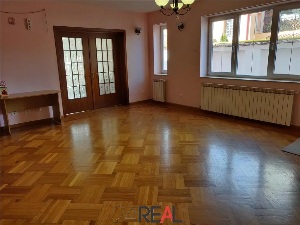 Vila de vanzare pretabila pentru rezidenta/birouri/gradinita - foto 3