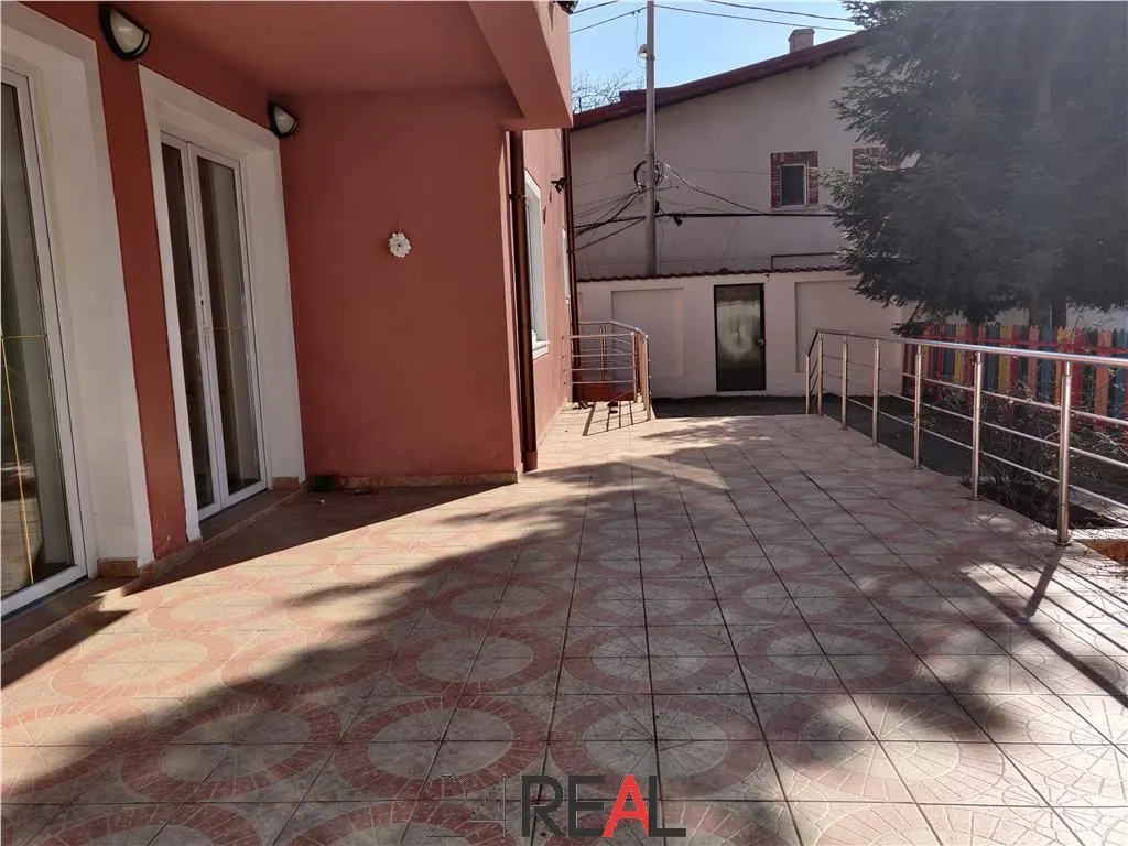 Vila de vanzare pretabila pentru rezidenta/birouri/gradinita - foto 7