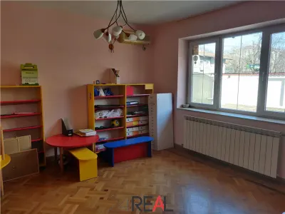 Vila de vanzare pretabila pentru rezidenta/birouri/gradinita - foto 8