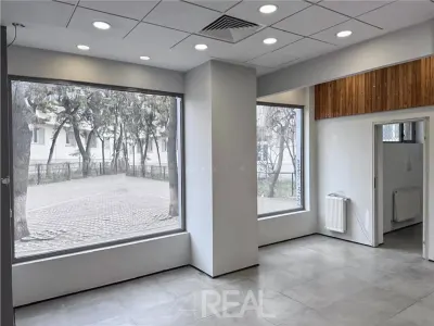 Inchiriere spatiu comercial stradal Metrou Aurel Vlaicu - 107 mp - foto 2