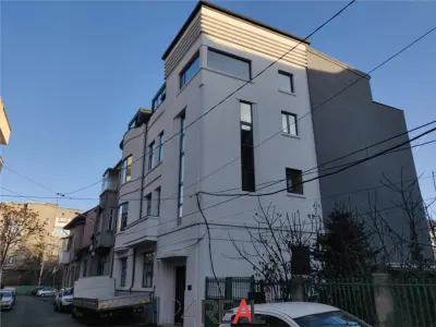 Vila de mari dimensiuni pretabila birouri - de vanzare - Bucuresti