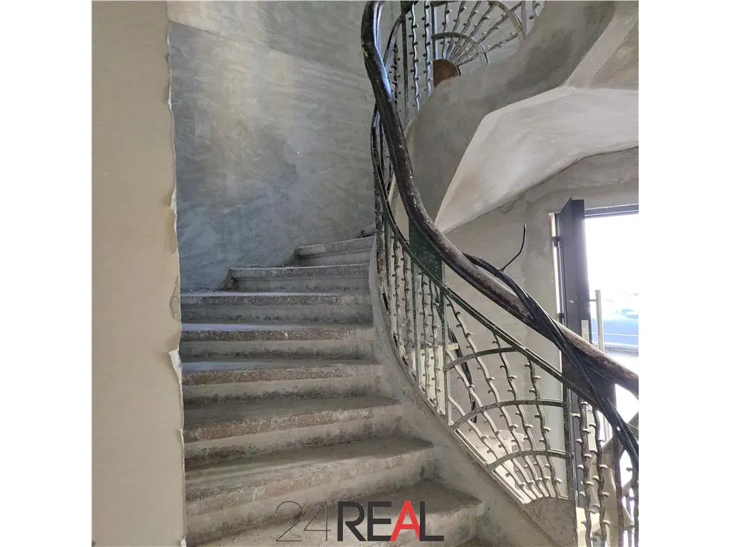Vila de mari dimensiuni pretabila birouri - de vanzare - foto 3