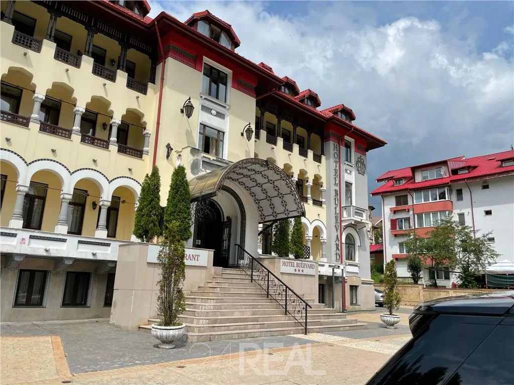 Hotel de vanzare in Predeal potrivit pentru investitie - foto 1