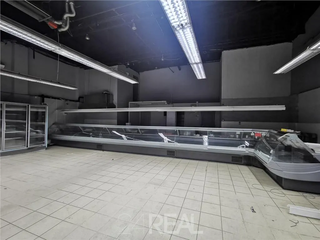 Spatiu Comercial Piata Branesti - foto 4