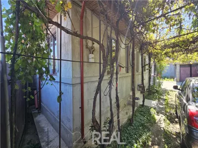 De vanzare - casa si curte mare in zona Metroului Republica - foto 1