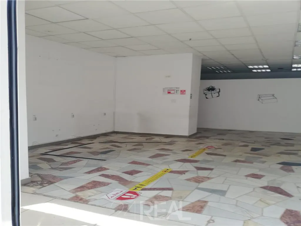 De vanzare spatiu comercial in zona intens circulata - foto 5