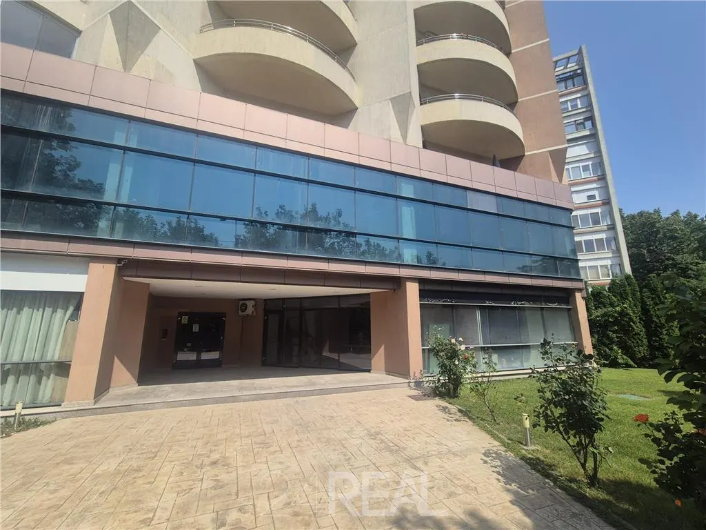 Vanzare Spatiu comercial stradal - Parter si Mezanin - 900 mp - foto 20