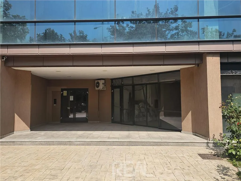 Vanzare Spatiu comercial stradal - Parter si Mezanin - 900 mp - foto 9