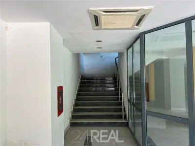 Vanzare Spatii - clinica, comercial, showroom, birouri - foto 9