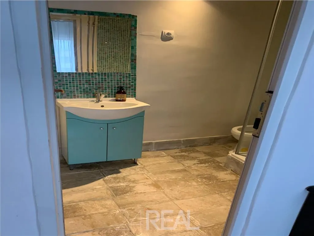 Inchiriere apartament 3 camere zona centrala - foto 16