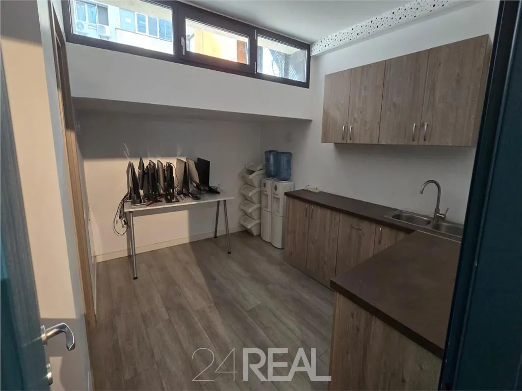 Spatiu de birouri premium complet amenajat - foto 23
