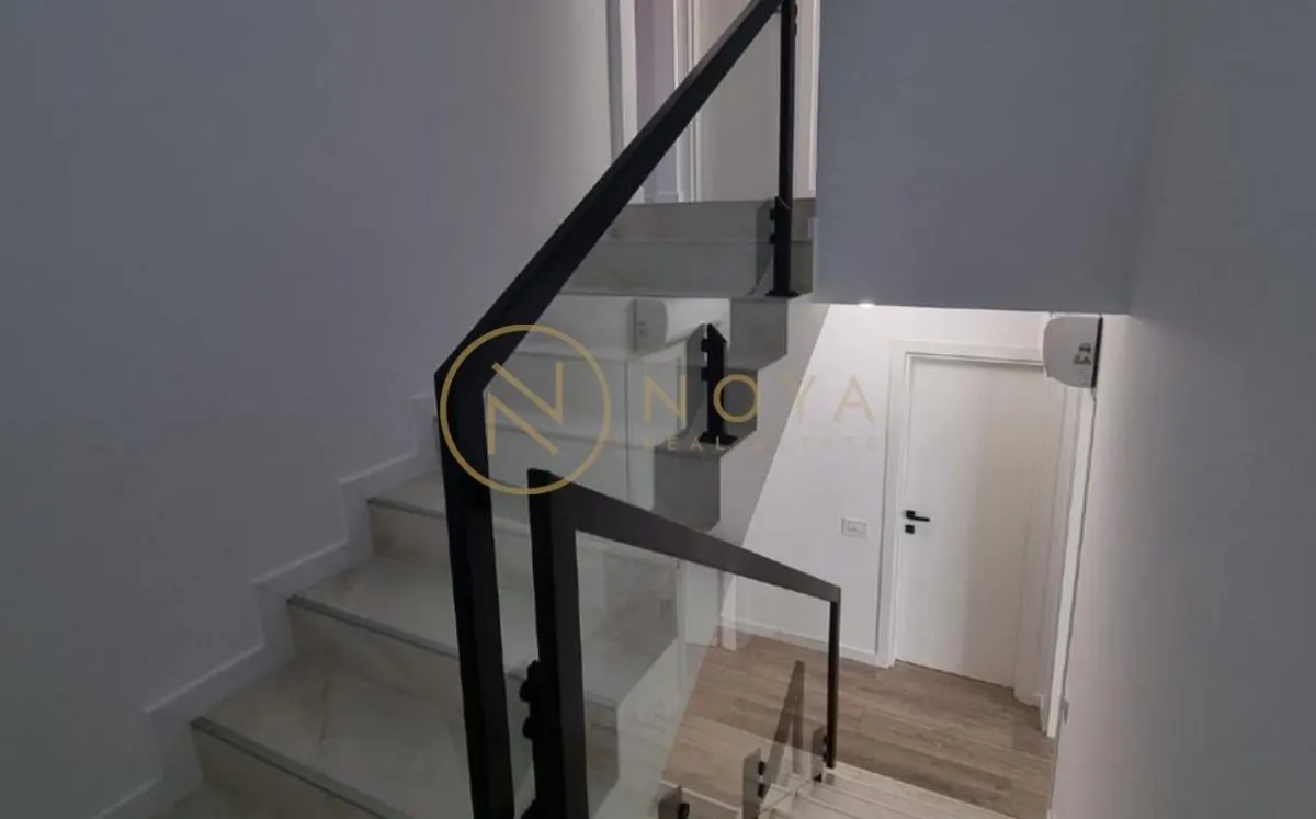 Vila de 6 camere in zona Pipera Veris 2 parcari prima inchiriere - foto 2