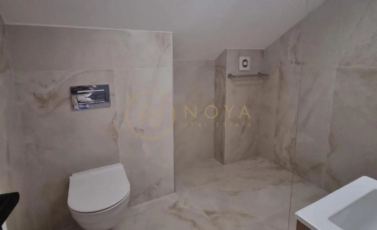 Vila de 6 camere in zona Pipera Veris 2 parcari prima inchiriere - foto 3