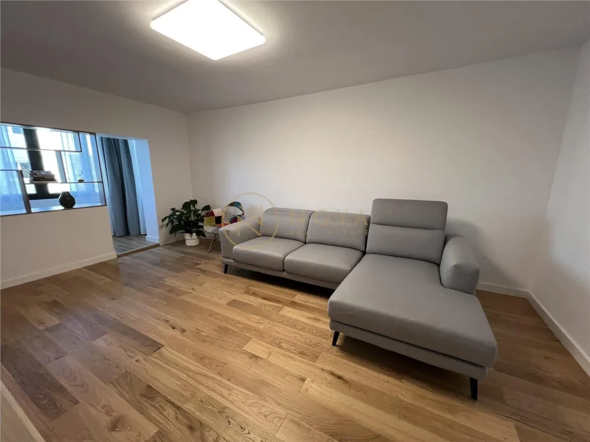 Vanzare apartament de 4 camere in zona Aviatiei renovat - foto 1