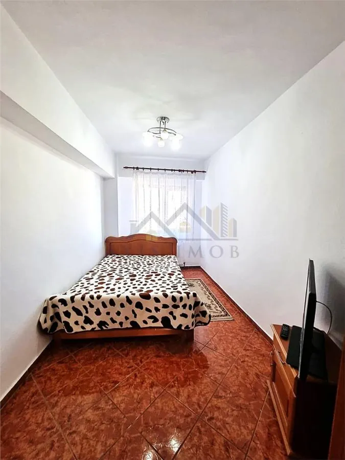Exclusivitate! Apartament 4 camere confort  1 decomandat  Ultracentral - foto 3
