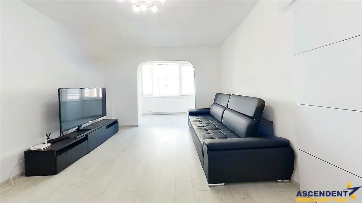 Apartament 3 camere, decomandat, etaj intermediar, Grivitei, Brasov - foto 1