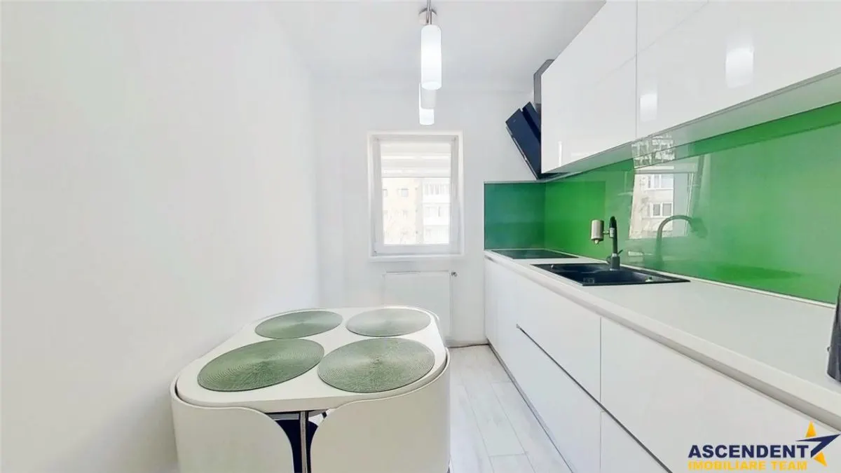 Apartament 3 camere, decomandat, etaj intermediar, Grivitei, Brasov - foto 2