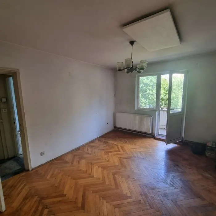 Apartament 3 camere semidecomandat etajul 1 zona  Vlahuta - foto 1