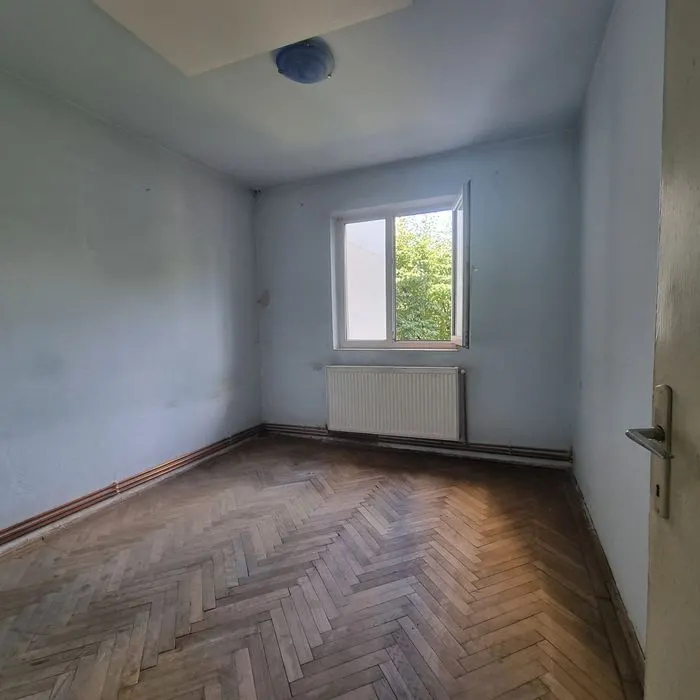 Apartament 3 camere semidecomandat etajul 1 zona  Vlahuta - foto 2