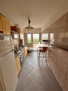 Apartament 3 camere, Piata Unirii pretabil pentru firma plus 1 loc de parcare  inclus in pret - foto 2