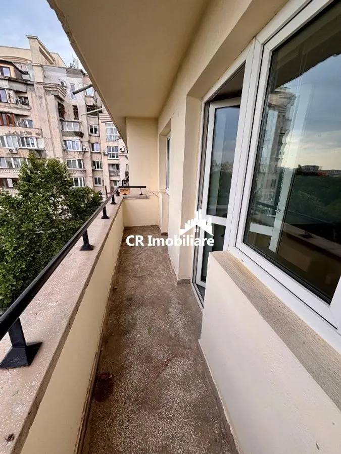 Apartament 3 camere, Piata Unirii pretabil pentru firma plus 1 loc de parcare  inclus in pret - foto 3