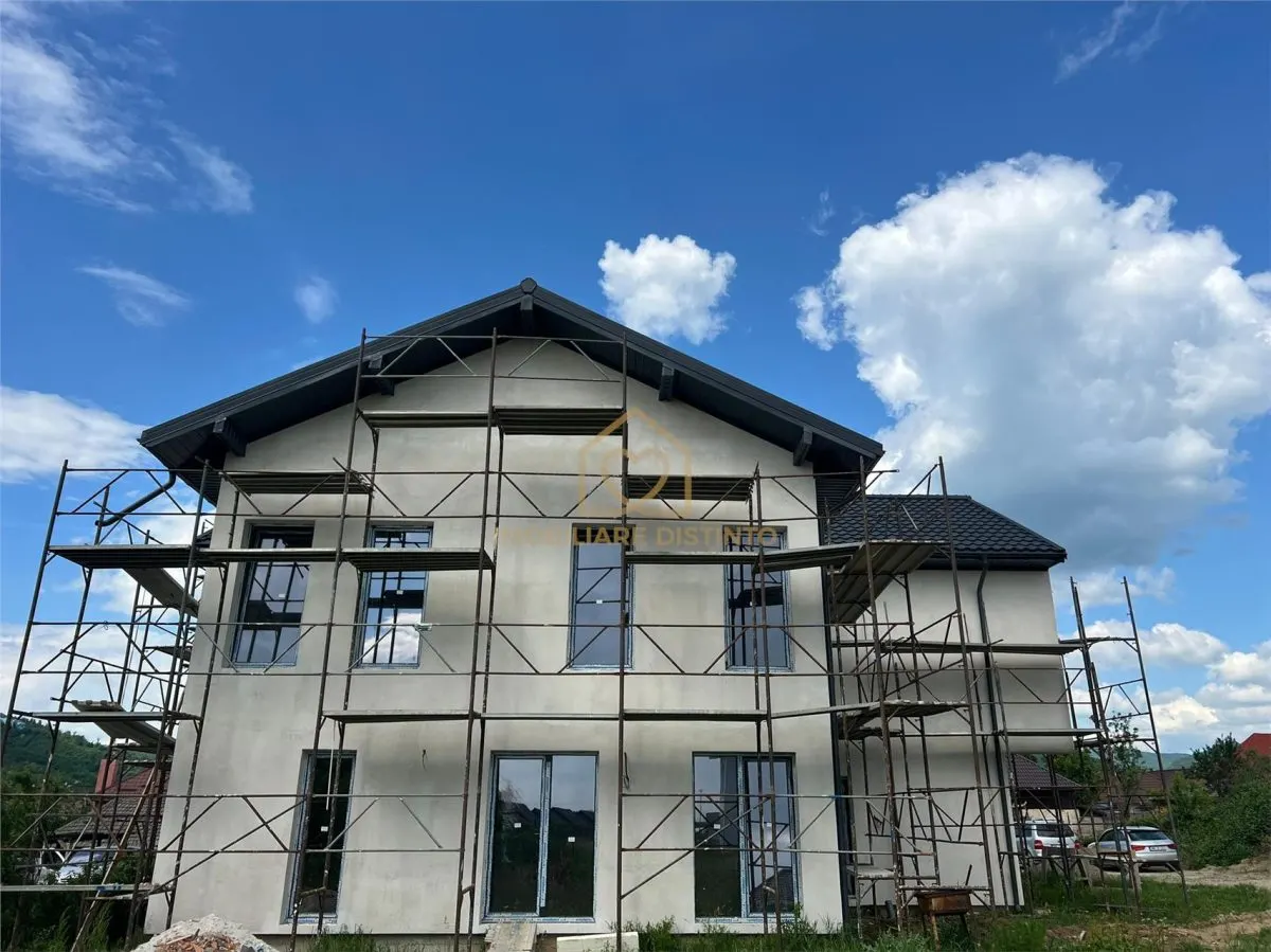 OPORTUNITATE! Casa cu 11 camere si 12 ari de teren - foto 1