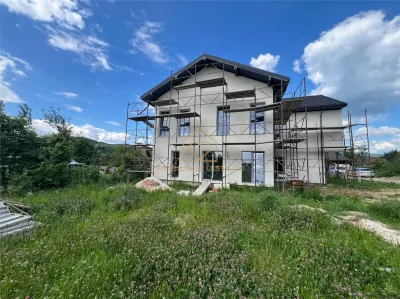 OPORTUNITATE! Casa cu 11 camere si 12 ari de teren - foto 2
