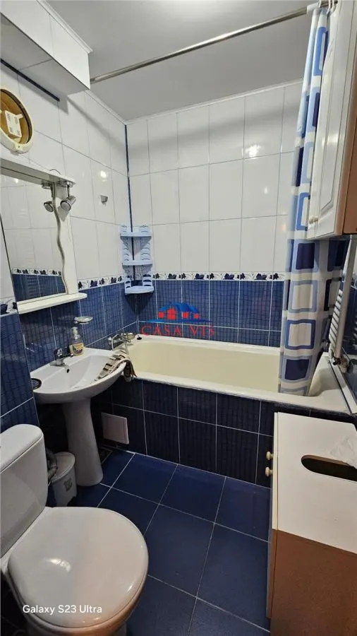 Apartament 2 camere in Onesti, zona ultracentrala, la cheie . - foto 13