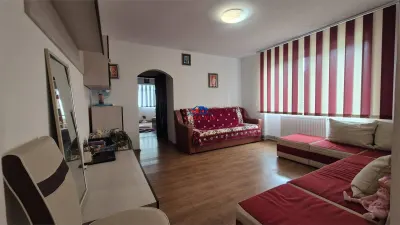 VANDUT !!! Apartament 2 camere in Onesti etajul 2 langa primarie la cheie - foto 3