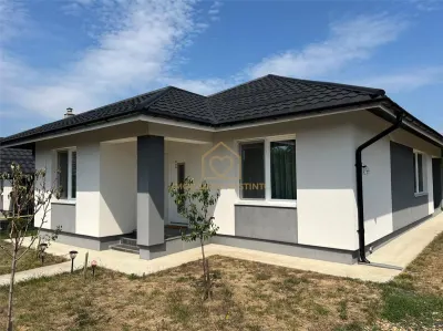 Casa cu doua dormitoare in Tautii magheraus zona centrala - Tautii-Magheraus