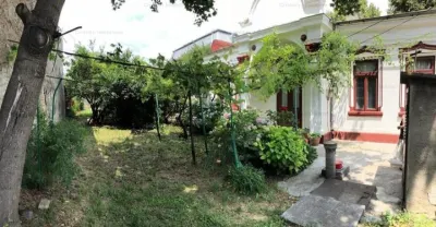 Teren 500 mp + Casa 4 camere zona Centru, - Braila